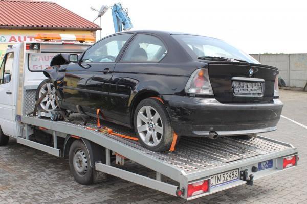 Czarna bmw na lawecie 28